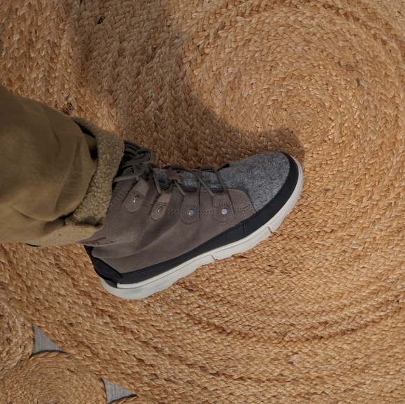 Sorel Women's Green and Gray Boots - Picture 4 of 16